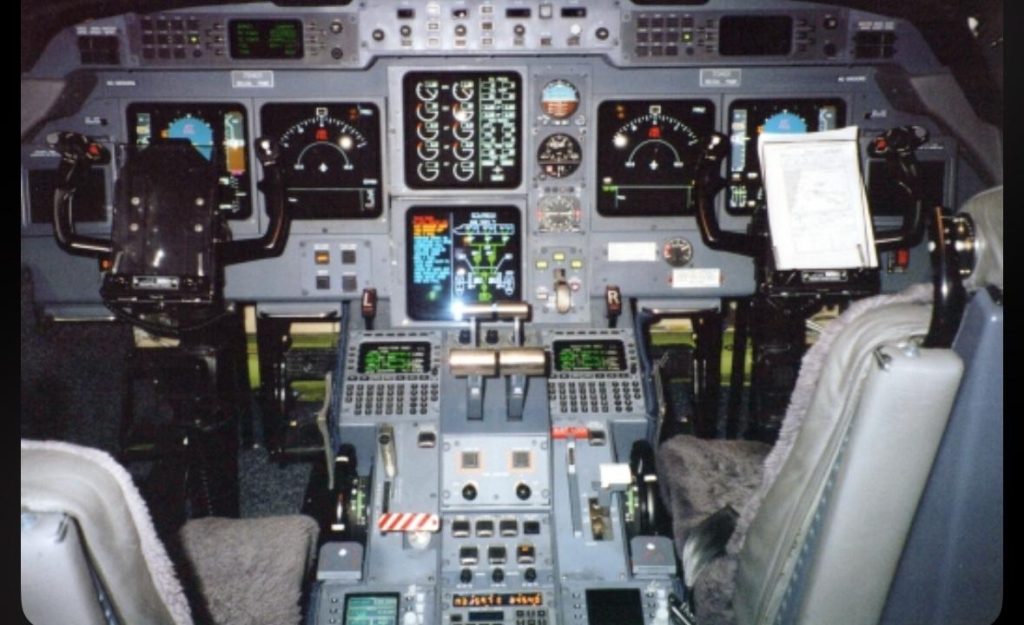 USAF C-37 (Gulfstream G-V) Cockpit
